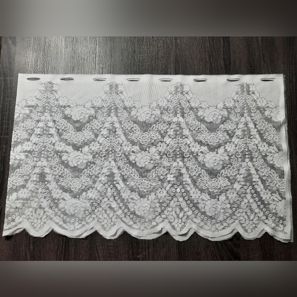 Vintage Pair of Floral Garland Lace Valance Curtains - Picture 2 of 6